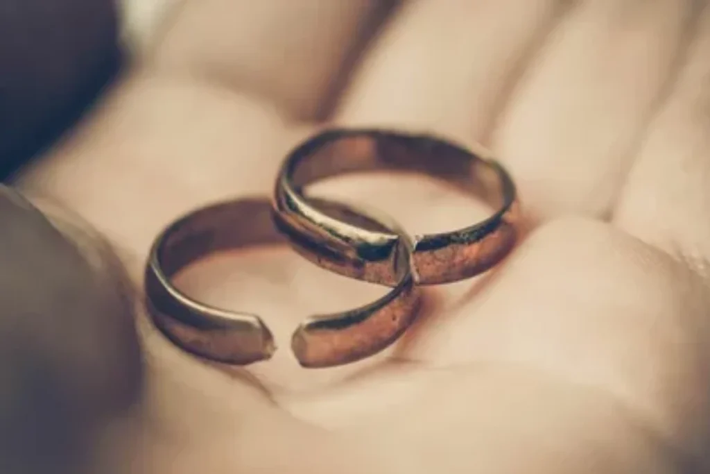 dream-about-a-ring-breaking-in-half