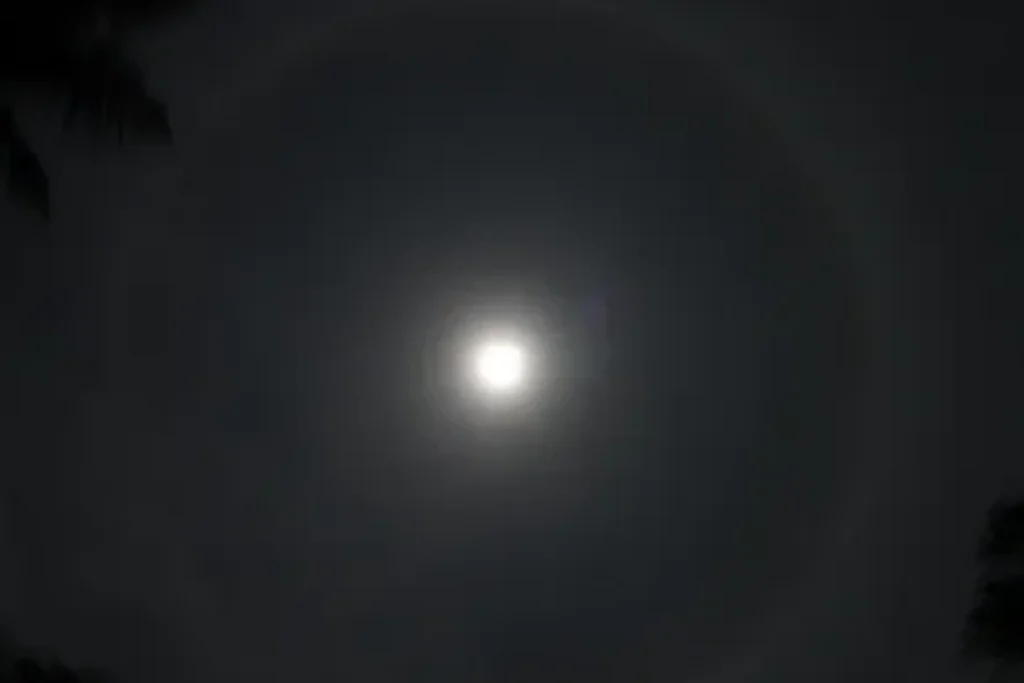 what-is-a-ring-around-the-moon